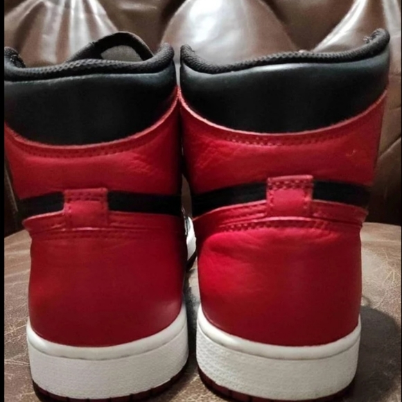 Mens Jordan 1 high 2016 "banned"/ bred, size 9.5 excellent condition. - Picture 5 of 8